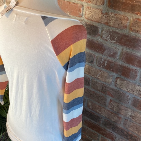 Maurices XS white 3/4 sleeve scoop neck t-shirt - Picture 7 of 10